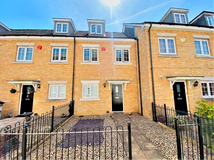 3 Bedroom Terraced House To Rent In Brownlow Close, New Barnet, EN4