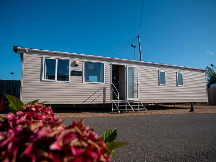 3 Bedroom Mobile/park Home For Sale In Beach Road, Hemsby, Great Yarmouth, NR29