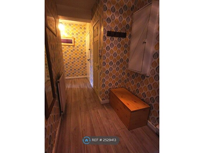 3 Bedroom Flat To Rent In Craigmount Place, Dundee, DD2