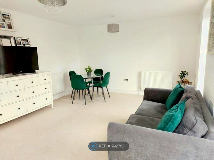 2 Bedroom Flat To Rent In Trevor Roper Close, Essex, IG1