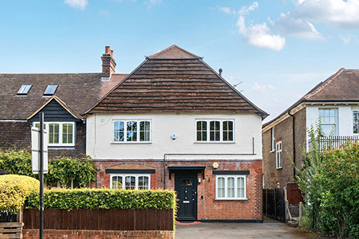 3 Bedroom Maisonette For Sale In Maze Hill, London, SE3