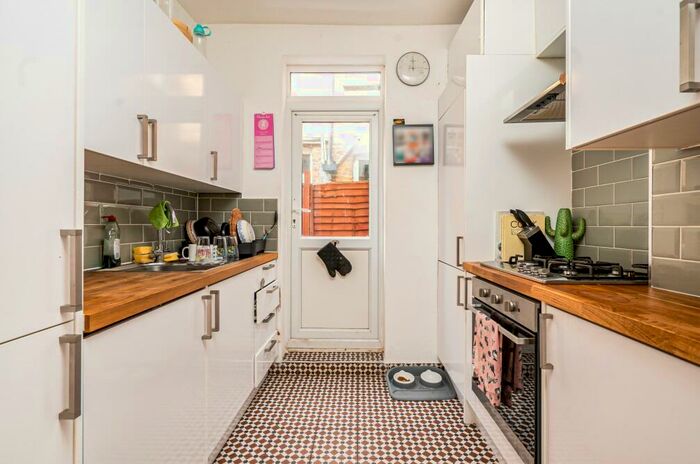 2 Bedroom Apartment To Rent In Morieux Road, Leyton, E10