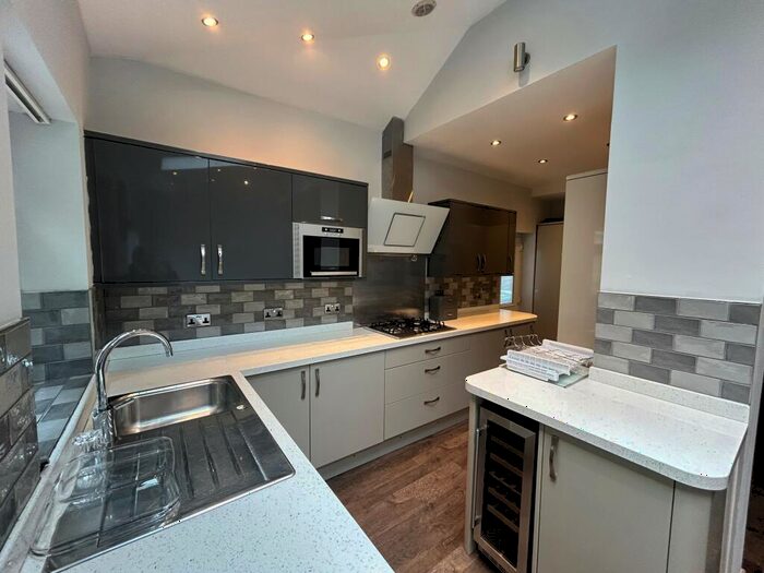 4 Bedroom Semi-Detached House To Rent In Clarendon Road, Sale, M33