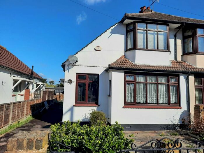 3 Bedroom Semi-Detached House To Rent In Suttons Avenue, Hornchurch, RM12