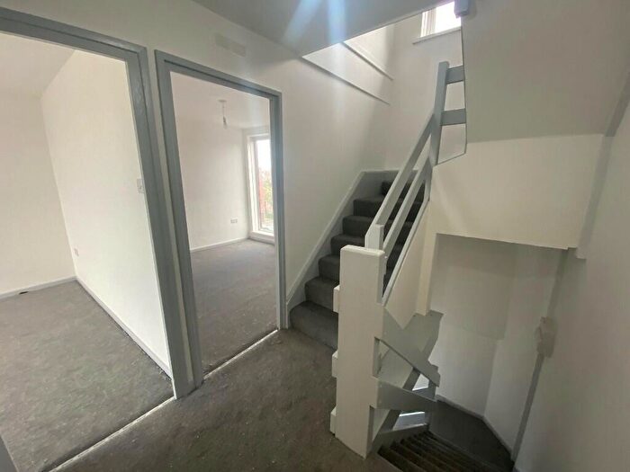3 Bedroom Flat To Rent In Pytchley House, Browns Green, Birmingham, B20