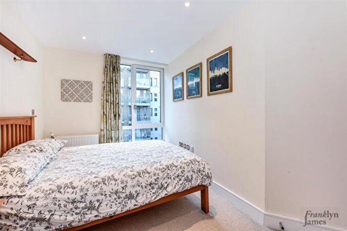 2 Bedroom Apartment For Sale In St. Annes Street, London, E14