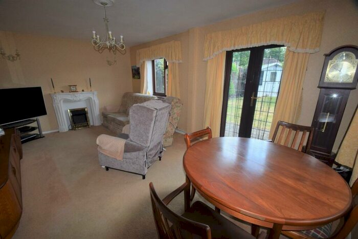 3 Bedroom Chalet For Sale In Norman Close, Wigmore, Gillingham, ME8