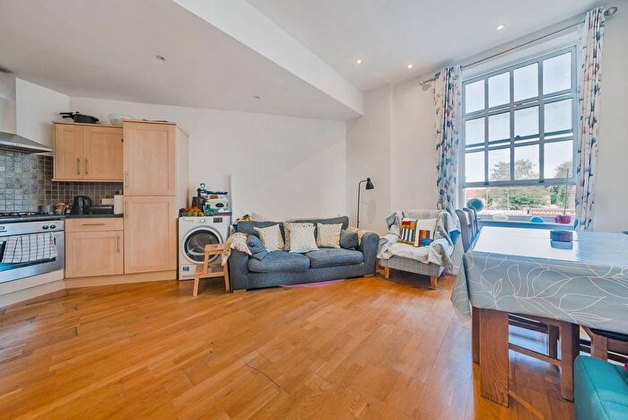 1 Bedroom Flat To Rent In Streatham High Road, Streatham, London, SW16