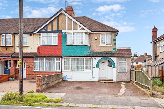 3 Bedroom End Of Terrace House For Sale In Malden Avenue, Greenford, UB6