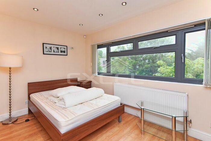 Studio To Rent In Regents Park Road, Finchley Central, London, N3