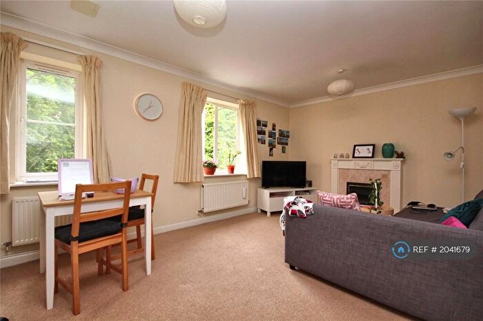 1 Bedroom Flat To Rent In Century Court, Woking, GU21
