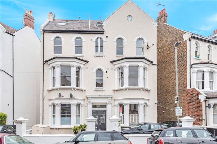 2 Bedroom Flat For Sale In Sisters Avenue, Clapham Common Northside, SW11