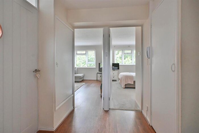 1 Bedroom Apartment For Sale In Britannia Road, Warley, Brentwood, CM14