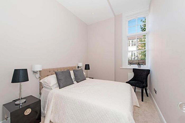 2 Bedroom Flat To Rent In Coombe Road, Kingston Upon Thames, KT2