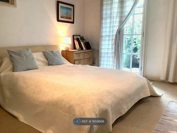 1 Bedroom Flat To Rent In Lower Ground Floor London Road, Cheltenham, GL52