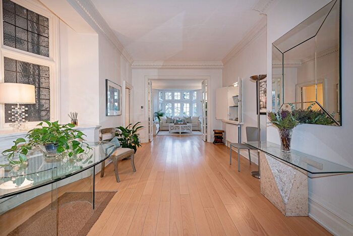 4 Bedroom Flat To Rent In Knightsbridge, London, SW1X