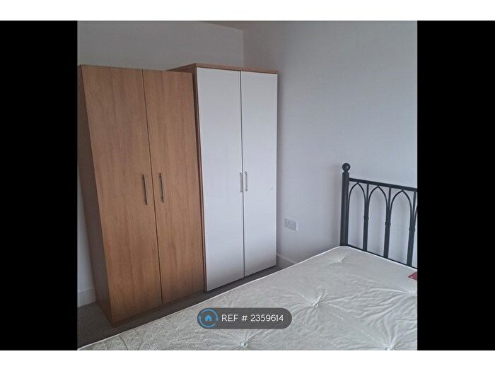 1 Bedroom Flat To Rent In Mcclintock House, Leeds, LS10