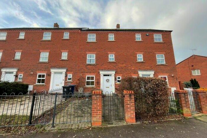 3 Bedroom Property To Rent In Sainte Foy Avenue, Lichfield, WS13