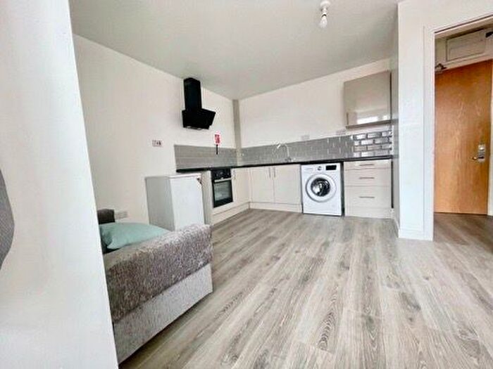 1 Bedroom Flat To Rent In Conway Place, Leeds, LS8