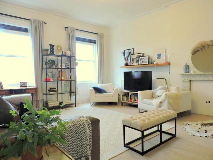 2 Bedroom Flat To Rent In Adelaide Crescent, Hove, BN3