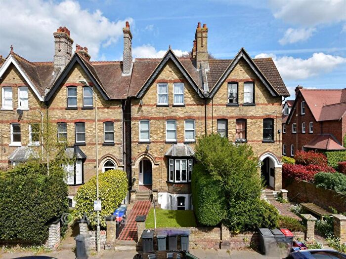 2 Bedroom Apartment For Sale In Old Dover Road, Canterbury, Kent, CT1