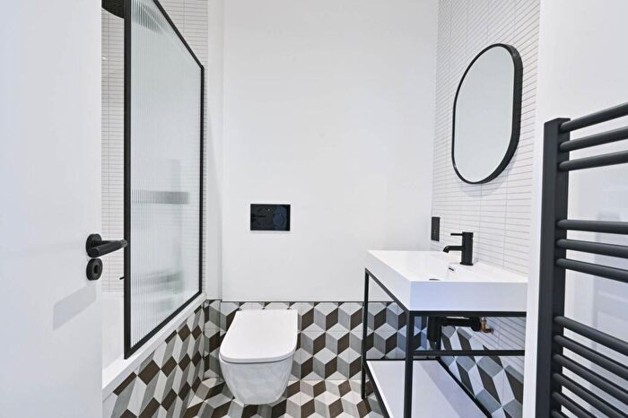 2 Bedroom Flat To Rent In Chilton Street, Shoreditch, London, E2