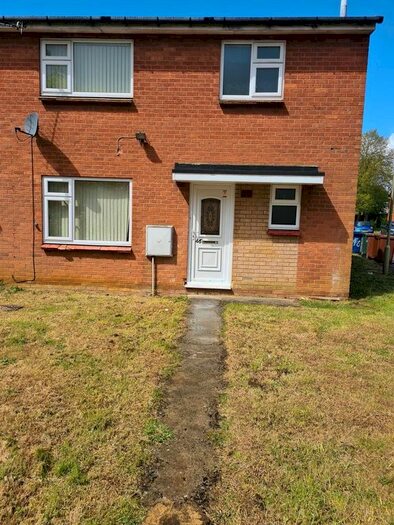 3 Bedroom Semi-Detached House To Rent In Ferriston, Banbury, OX16