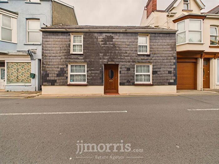 3 Bedroom Cottage For Sale In Bwthyn Llechen, West Street, Fishguard, SA65