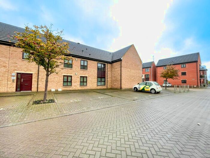 2 Bedroom Flat To Rent In Park Corner, Northampton, NN5