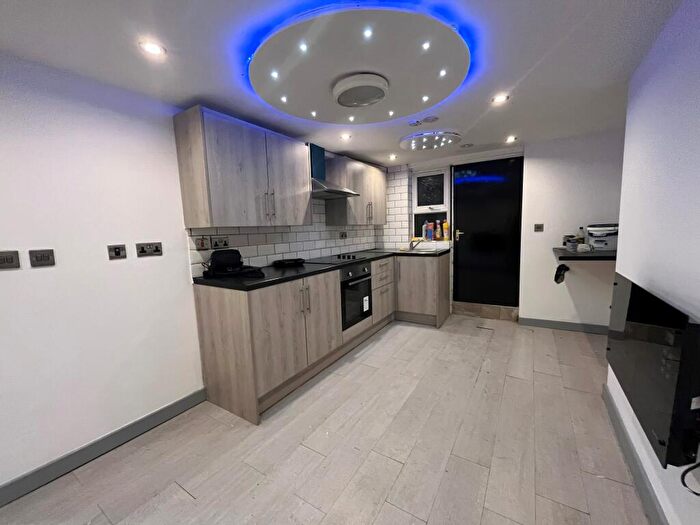 2 Bedroom Flat To Rent In Mexborough Drive, Leeds, LS7