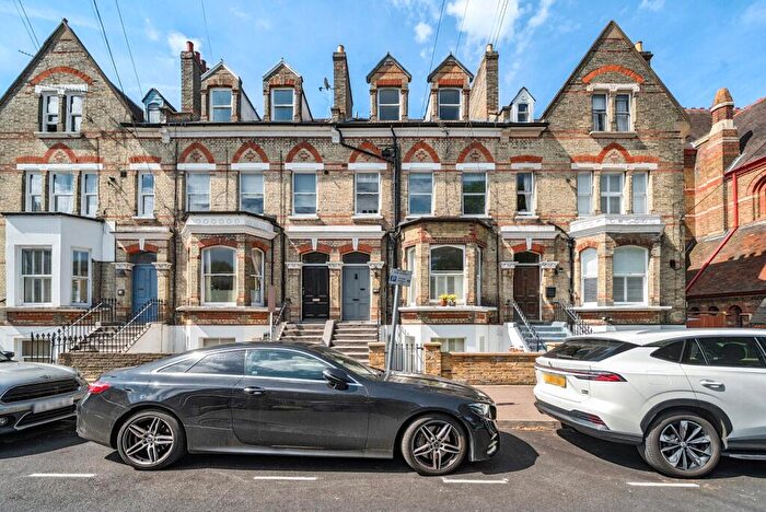 1 Bedroom Flat To Rent In St. Andrew's Road, Surbiton, KT6