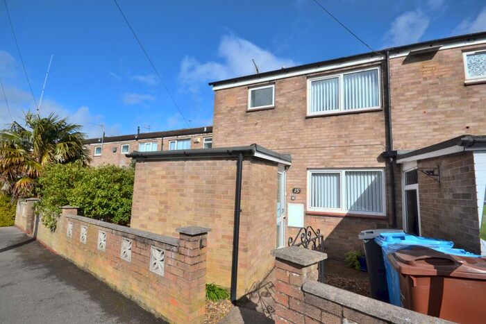 3 Bedroom Semi-Detached House To Rent In Rutherglen Drive, Hull, HU9