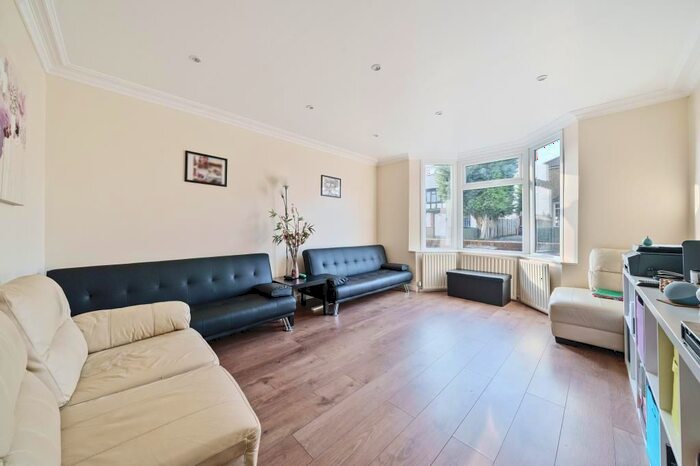 3 Bedroom End Of Terrace House For Sale In High Wycombe, Buckinghamshire, HP13
