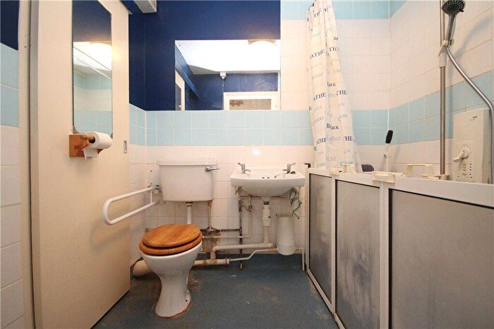 1 Bedroom Apartment For Sale In Waldrons Path, Bramley Hill, South Croydon, CR2