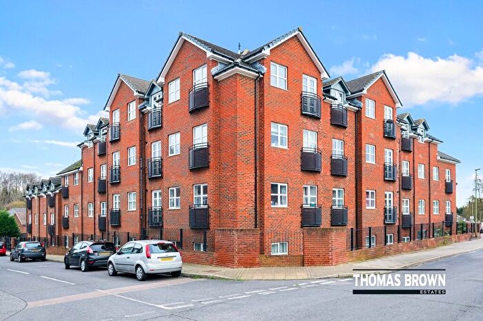 2 Bedroom Flat For Sale In Ranmore Path, Orpington, BR5