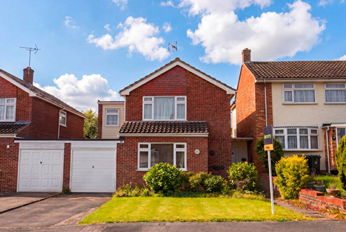 4 Bedroom Link Detached House For Sale In Croasdaile Road, Stansted, Essex, CM24