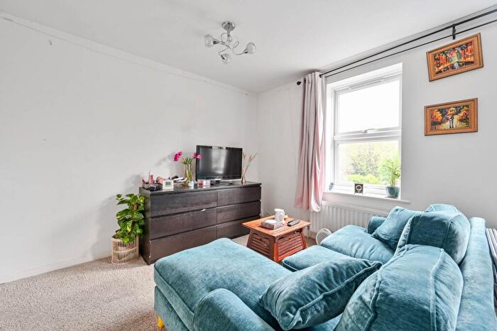 1 Bedroom Flat To Rent In Leathwell Road, Deptford, London, SE8