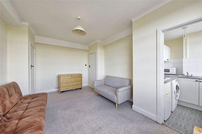 1 Bedroom Flat To Rent In Balham High Road, London, SW17
