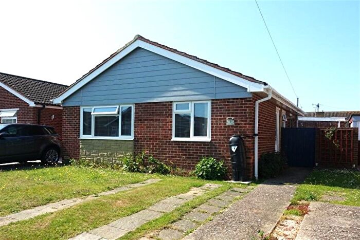 2 Bedroom Detached Bungalow To Rent In Roundstone Way, Selsey, Chichester, West Sussex, PO20