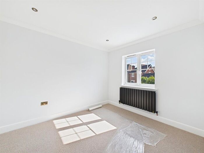 4 Bedroom Property To Rent In Cherrytrees, Coulsdon, CR5