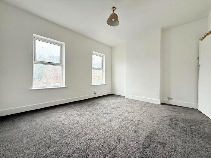 2 Bedroom End Of Terrace House To Rent In Butlin Road, Luton, LU1