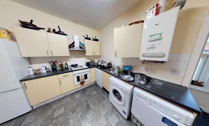 4 Bedroom Flat To Rent In Marville, Fulham, London, SW6