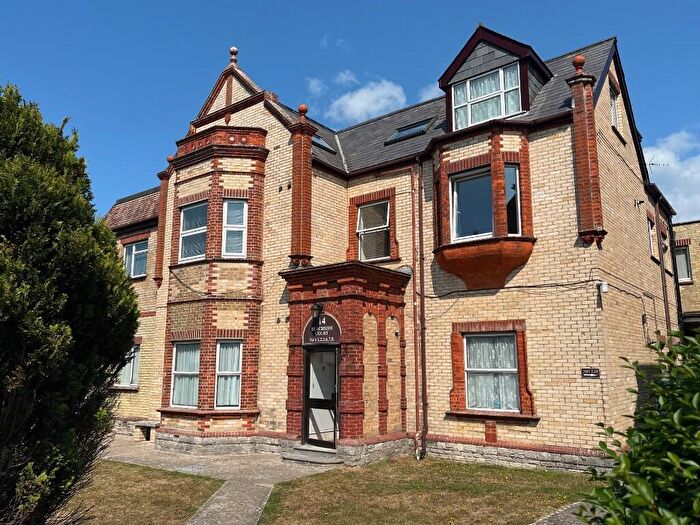 2 Bedroom Flat For Sale In Victoria Avenue, Swanage, Dorset, BH19