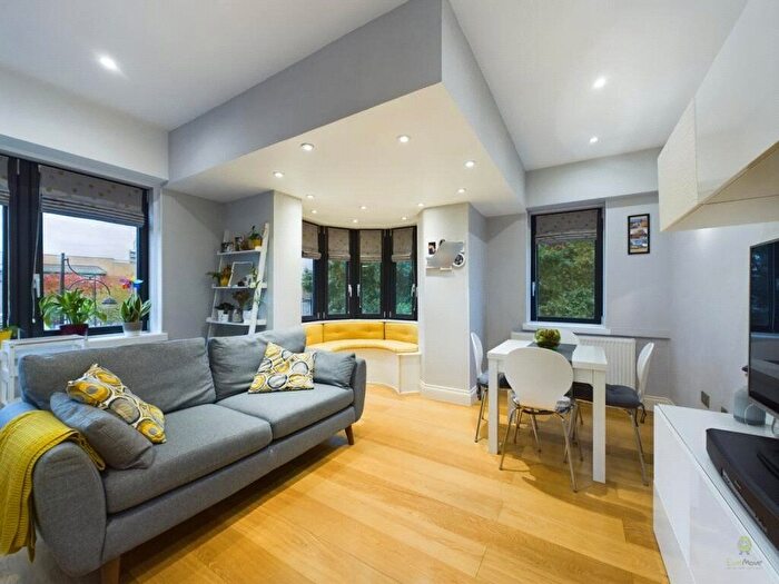 2 Bedroom Flat For Sale In Market Place, Bexleyheath, Kent, DA6