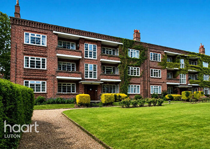 2 Bedroom Apartment For Sale In Bedford Gardens, Luton, LU3