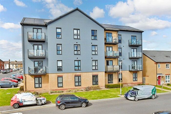 1 Bedroom Flat For Sale In Lywood Drive, Sittingbourne, Kent, ME10