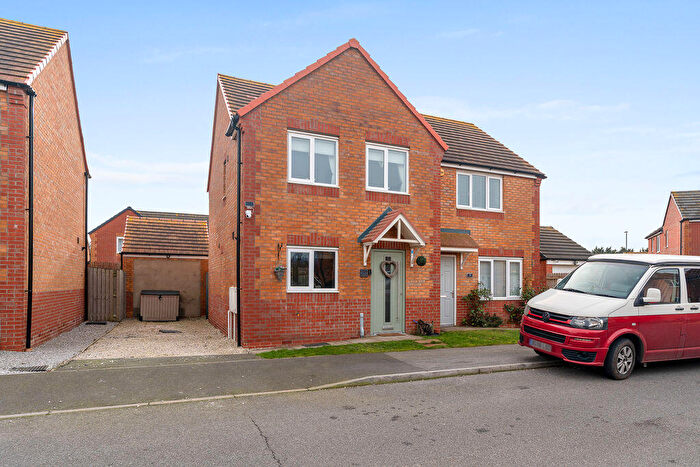 3 Bedroom Semi Detached House For Sale In Sidings Road, Grimsby, DN31