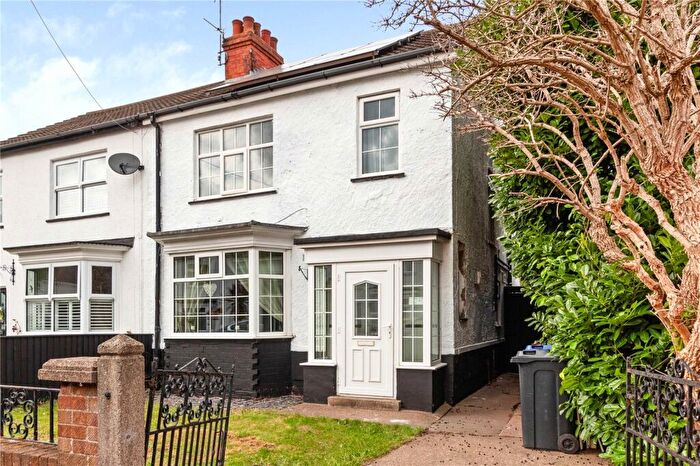 3 Bedroom Semi-Detached House For Sale In Portland Place, Grimsby, DN32