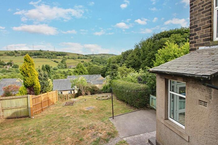 1 Bedroom Cottage For Sale In Stones Bank, Ripponden, HX6