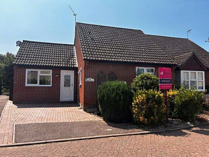 2 Bedroom Semi-Detached Bungalow For Sale In Shetlands, Stanton, IP31